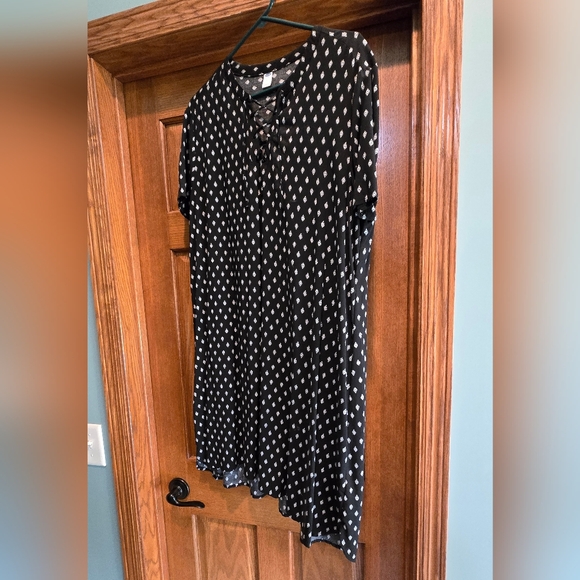 Old Navy Women's size XL Dress, Lightweight, Perfect Shape, Never Worn, Rayon - Picture 6 of 7